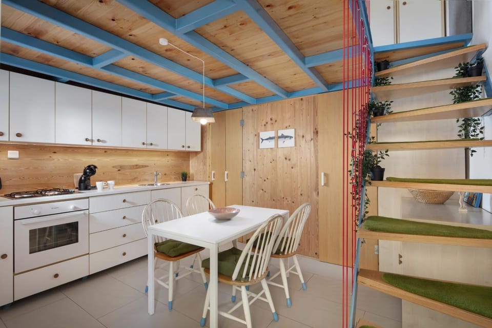 Kitchen or kitchenette, Dining area, dishwasher, pet friendly, stove