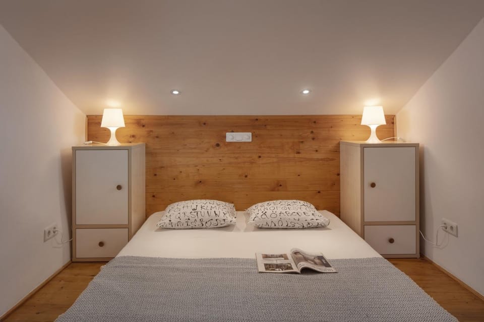 Bed, Bedroom, towels, wardrobe
