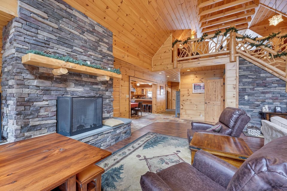 Hot Tub & Dock: Waterfront Cabin in Old Forge! Cabin in Webb