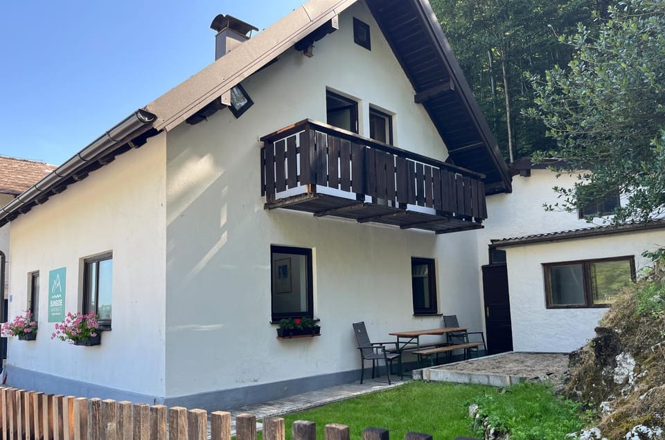 Property building, Garden, Balcony/Terrace