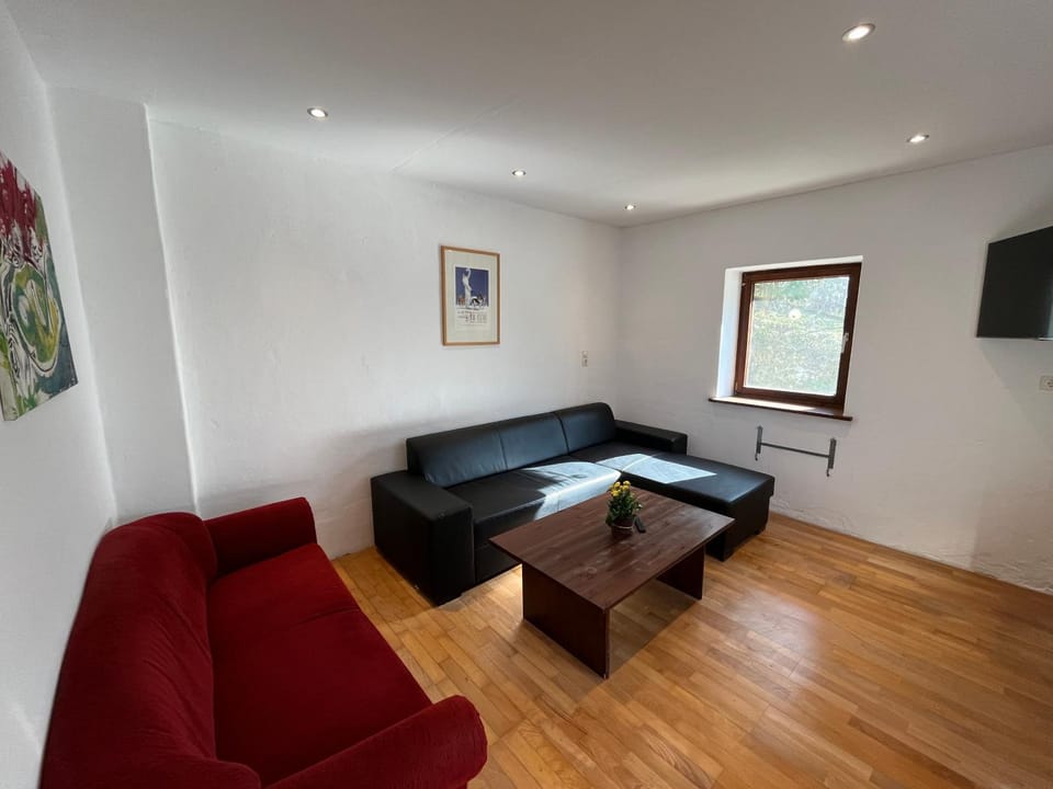 Communal lounge/ TV room, TV and multimedia, Living room, Seating area, Evening entertainment