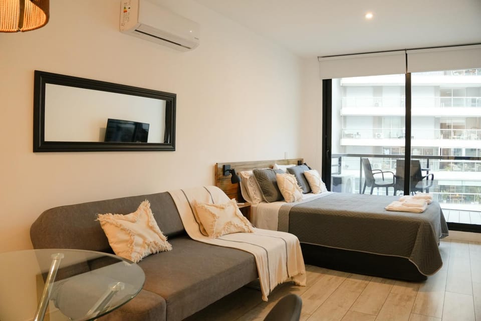 TV and multimedia, Living room, Seating area, air conditioner