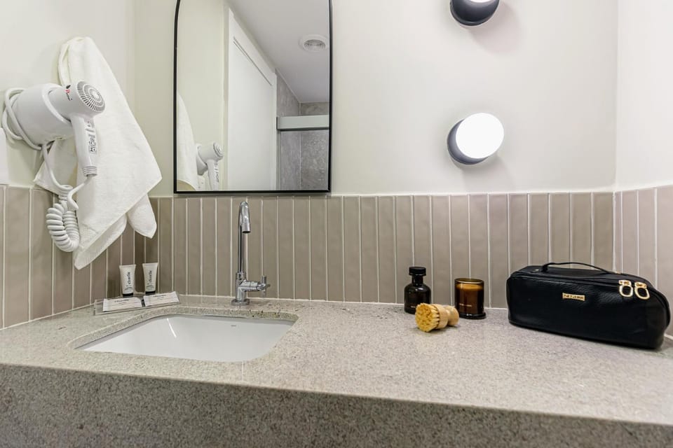 Bathroom, towels