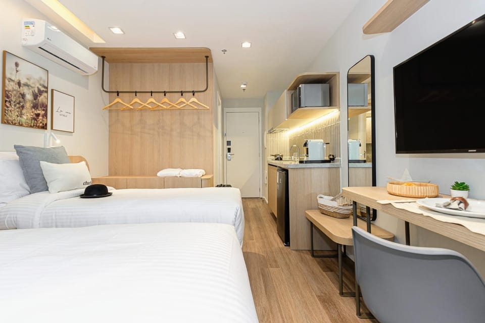 Bed, TV and multimedia, Kitchen or kitchenette, Living room, Photo of the whole room, Bedroom, minibar, wardrobe