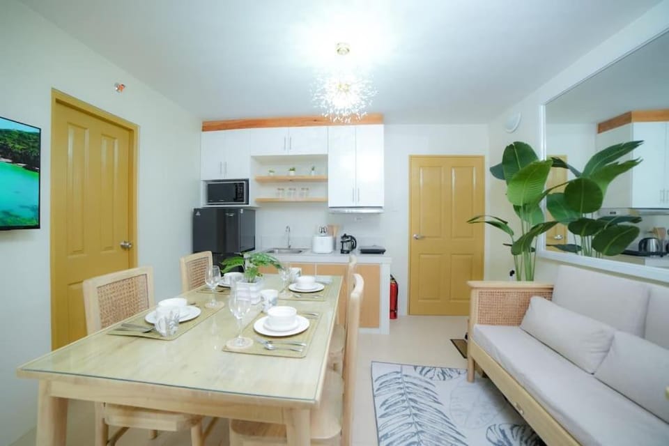 TV and multimedia, Kitchen or kitchenette, Living room, Seating area, Dining area, minibar