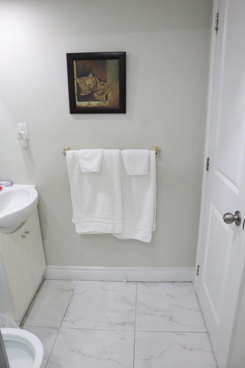 Toilet, Bathroom, towels