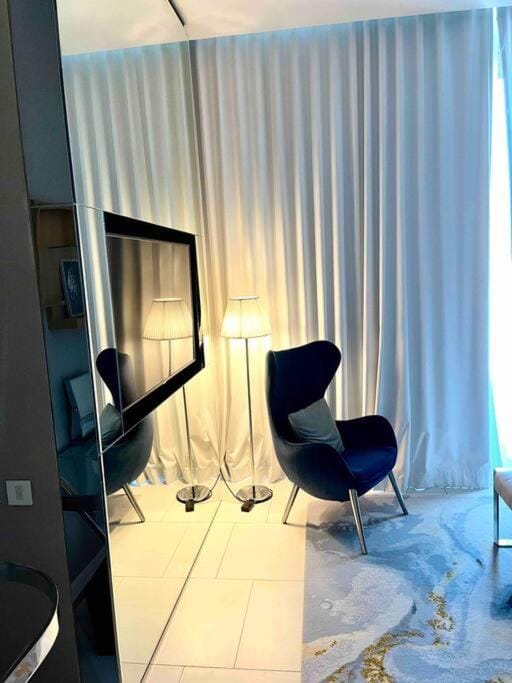 Best View Security System Burj Kalifa View Apartment in Dubai
