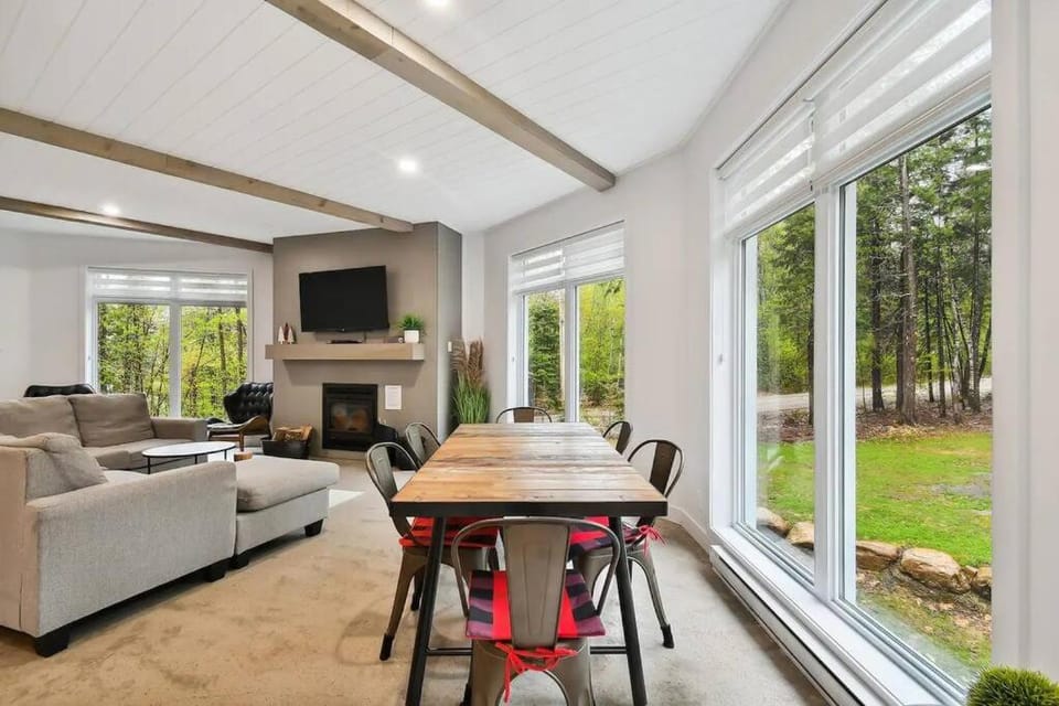 Communal lounge/ TV room, TV and multimedia, Seating area, Dining area, Garden view