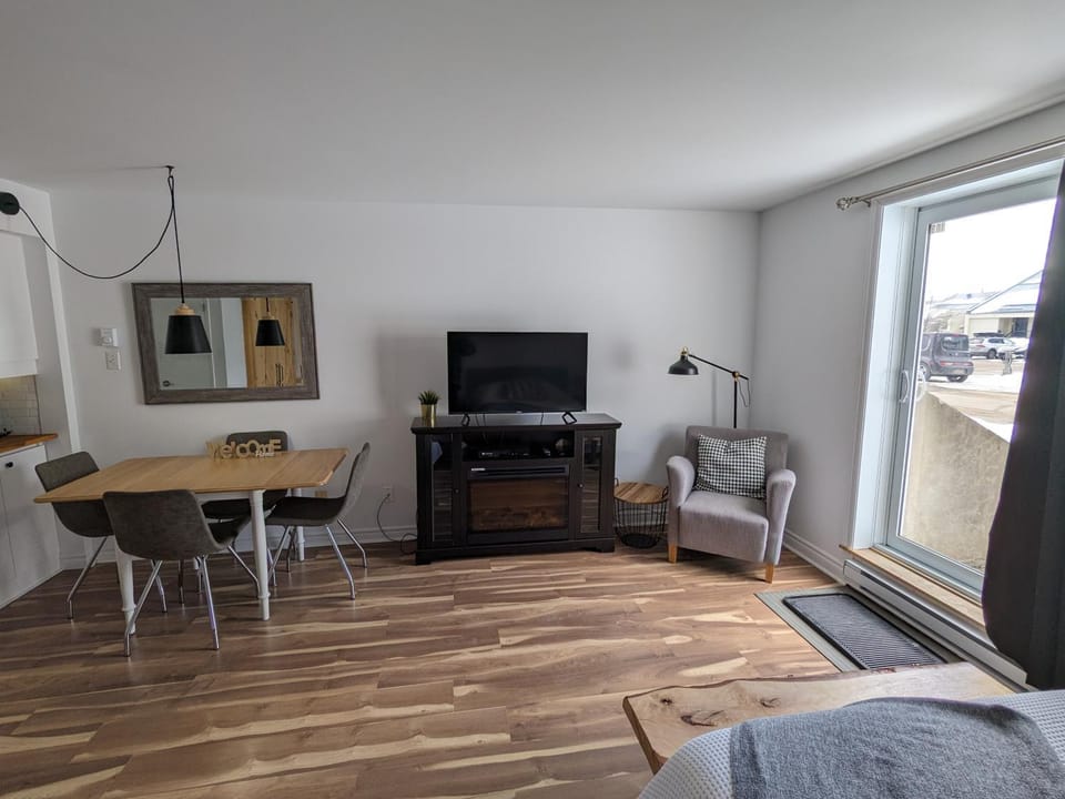 TV and multimedia, Photo of the whole room, Dining area