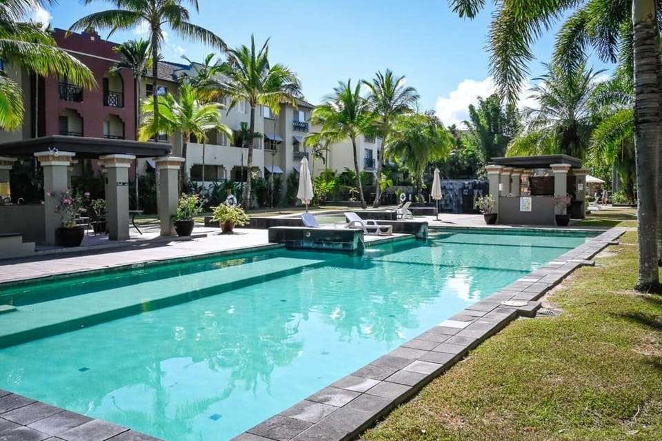 Lux Resort Cairns I 9 Pools I BBQ I On-site Shop Apartment in Cairns