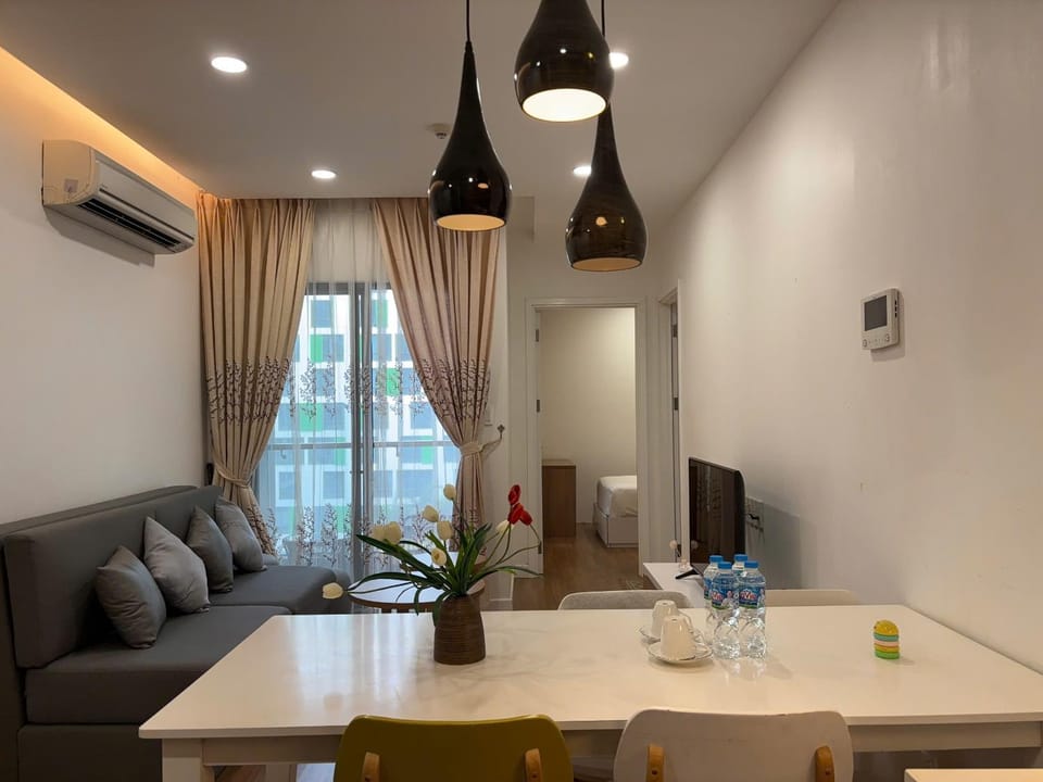 TV and multimedia, Living room, Dining area, air conditioner