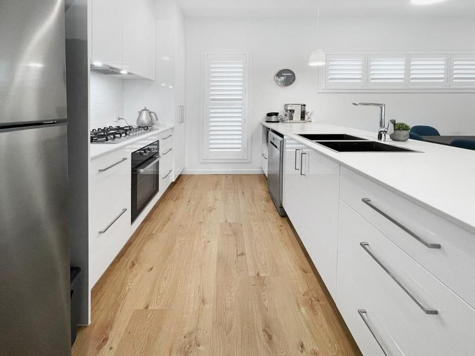 Coastline Cove - Modern Townhome Oasis House in Wollongong
