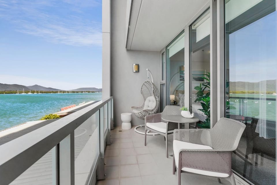 View (from property/room), Balcony/Terrace, Sea view