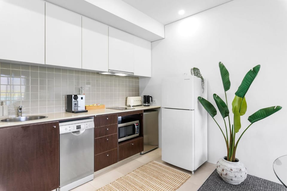 Coffee/tea facilities, dishwasher, stove