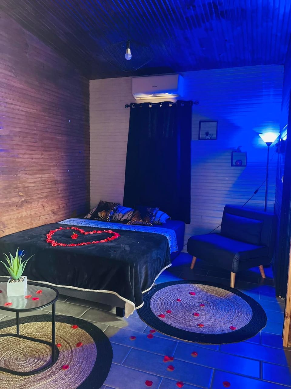 Bed, Living room