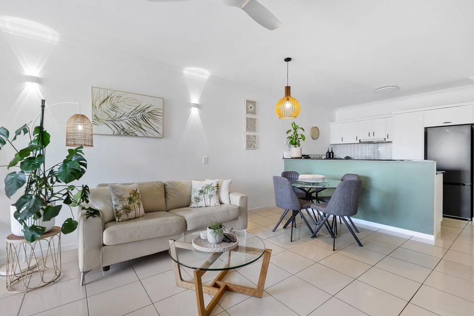 Tropical Paradise Cairns - 9 Pools Gym BBQ Apartment in Cairns
