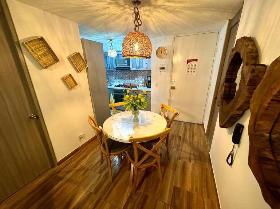 Seating area, Dining area