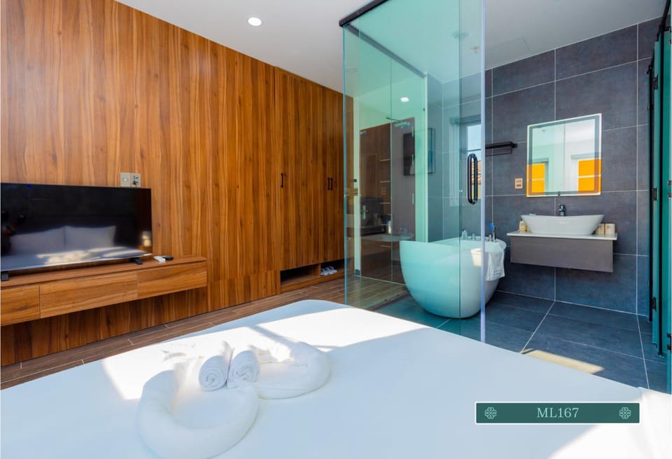 Bed, Bathroom, TV and multimedia, Bedroom, Public Bath, Bath