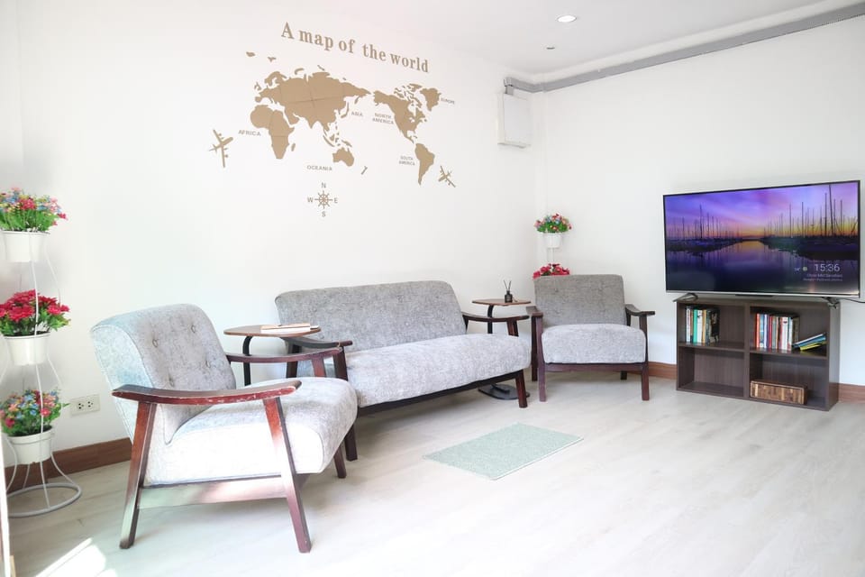 Communal lounge/ TV room