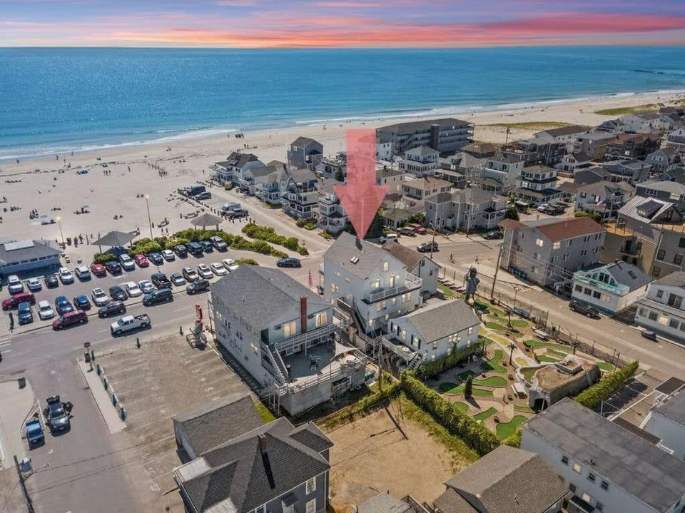 Newly Renovated Ocean Views Private Balcony Apartment in Hampton Beach