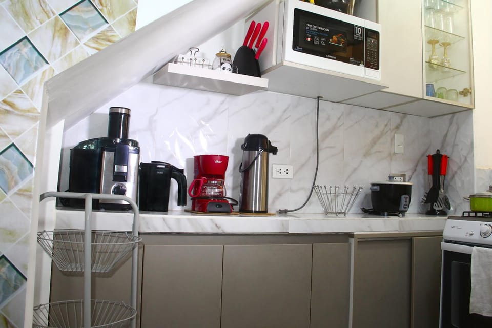 Coffee/tea facilities, toaster