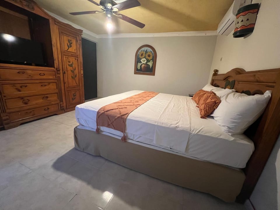 Bed, Photo of the whole room, Bedroom, fireplace, wardrobe