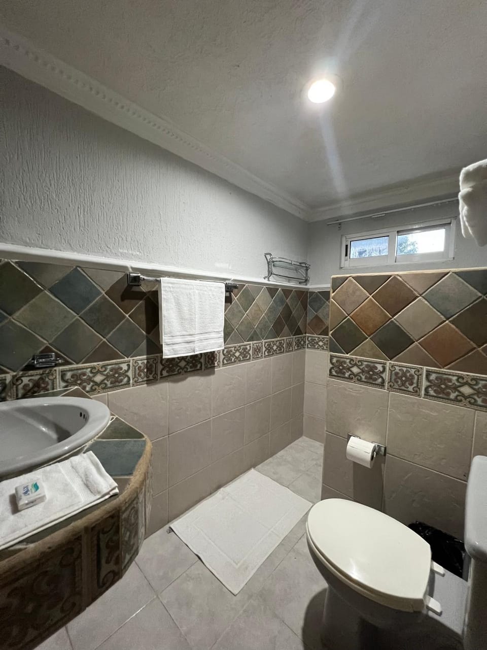 Toilet, Bathroom, towels