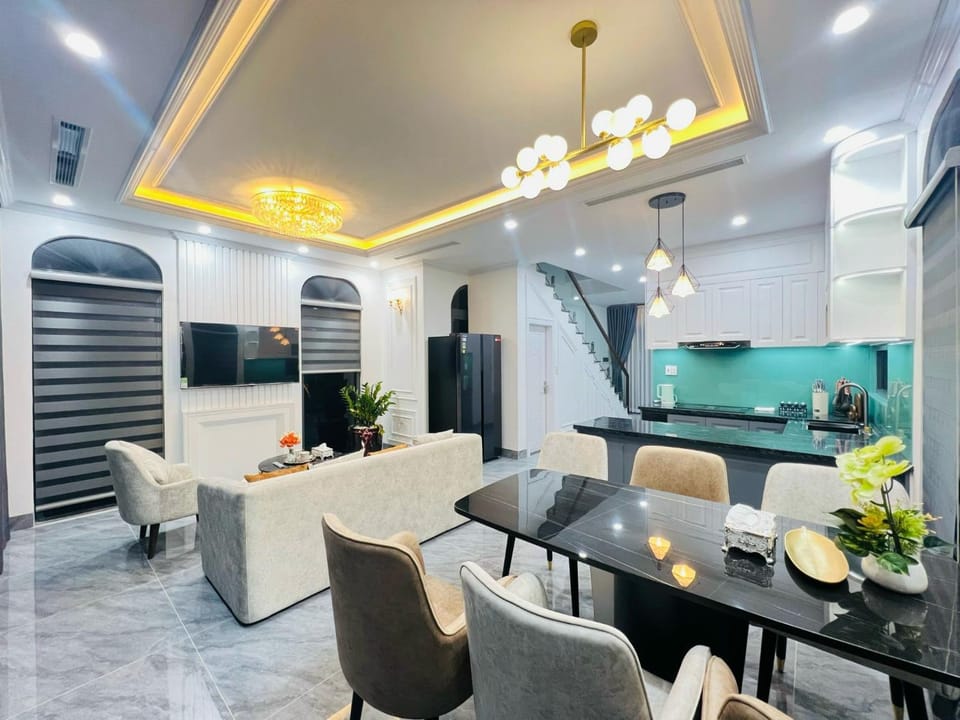 Communal lounge/ TV room, Kitchen or kitchenette, Dining area