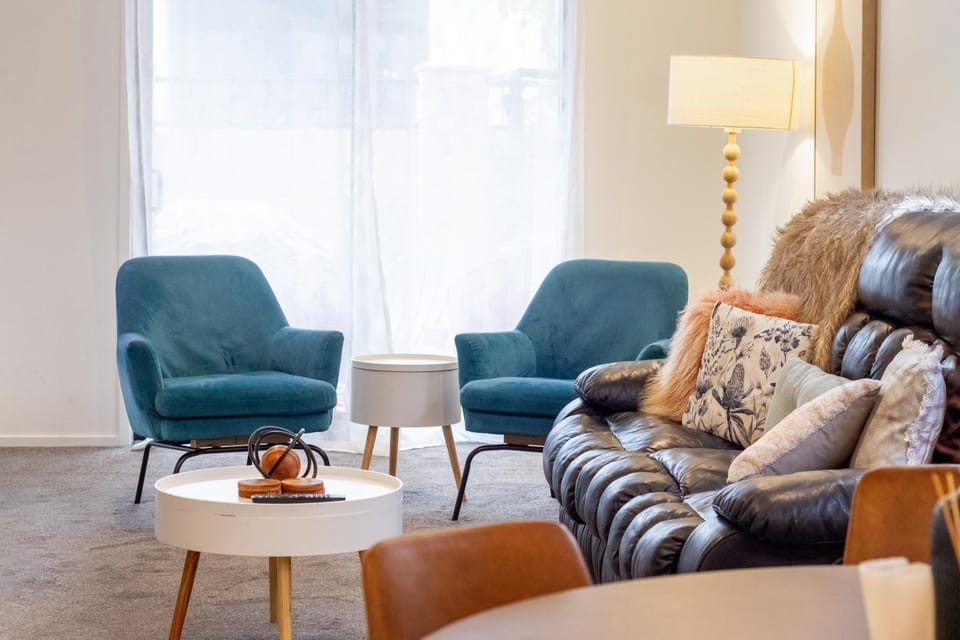 Living room, Decorative detail, Seating area