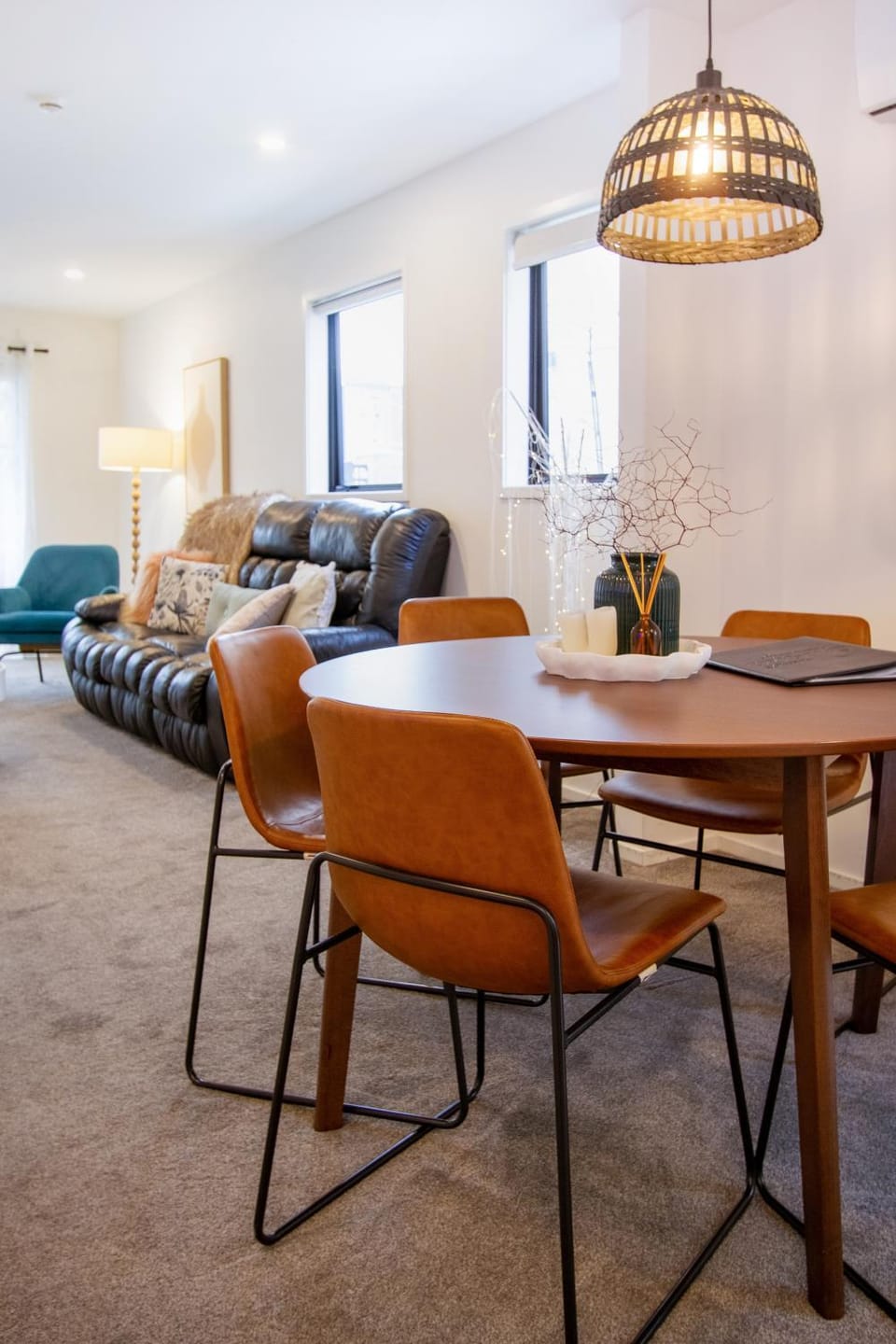 Living room, Photo of the whole room, Decorative detail, Seating area, Dining area, air conditioner