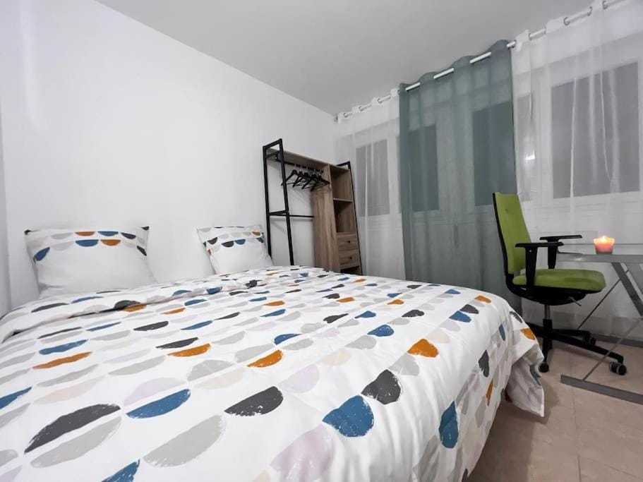 Bed, Seating area, Bedroom