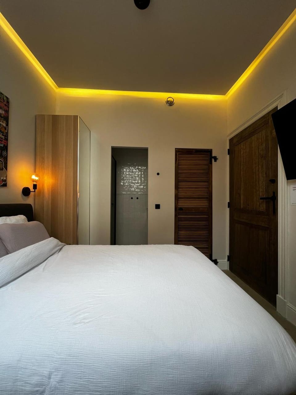 Bed, TV and multimedia, Bedroom, wardrobe