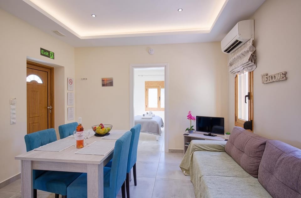 TV and multimedia, Living room, Dining area