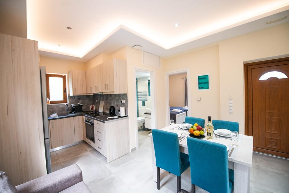 Kitchen or kitchenette, Living room, Dining area, minibar, pet friendly, stove