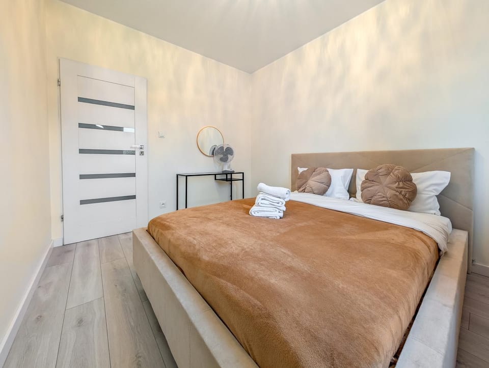 Bed, Photo of the whole room, Bedroom, towels, wardrobe