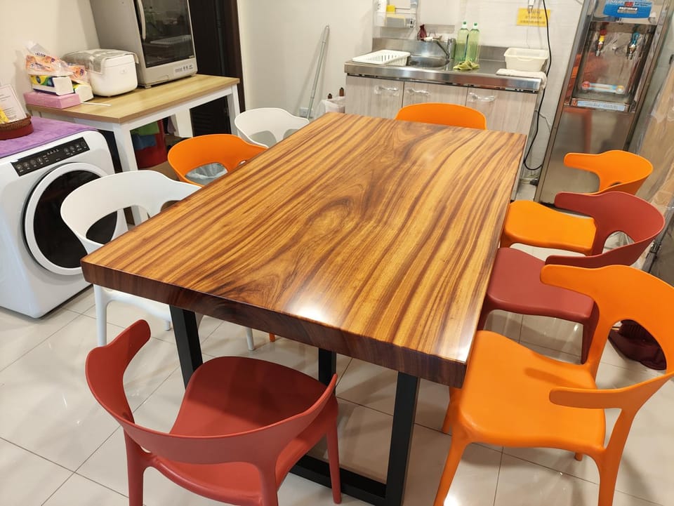 Kitchen or kitchenette, Living room, Seating area, Dining area, minibar