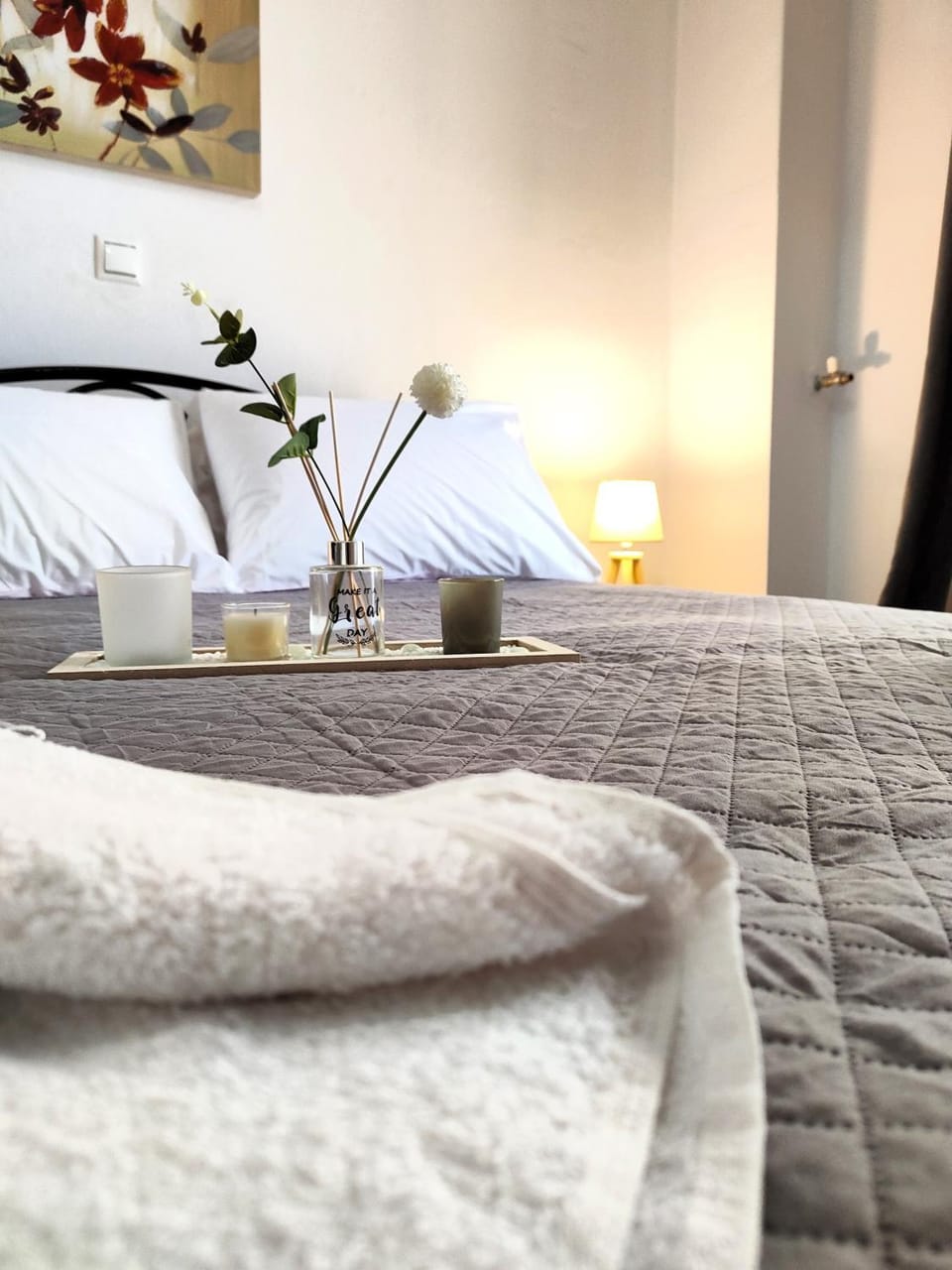 Bed, Photo of the whole room, Bedroom, towels