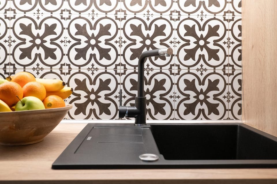 Kitchen or kitchenette, Food and drinks