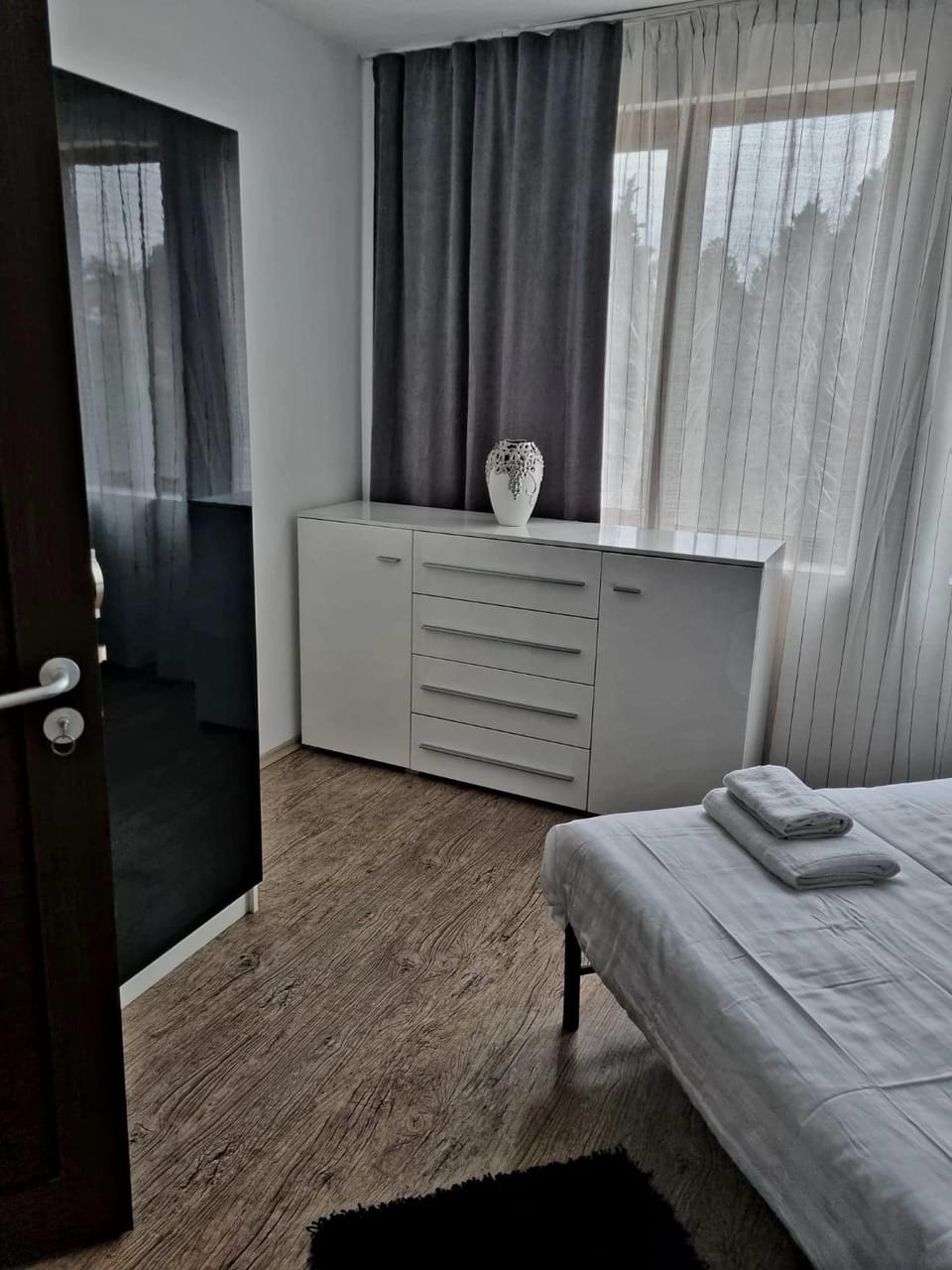 Bed, Bedroom, towels