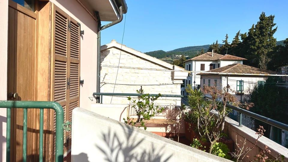 S256 - Sirolo, comodo trilocale in centro Apartment in Sirolo