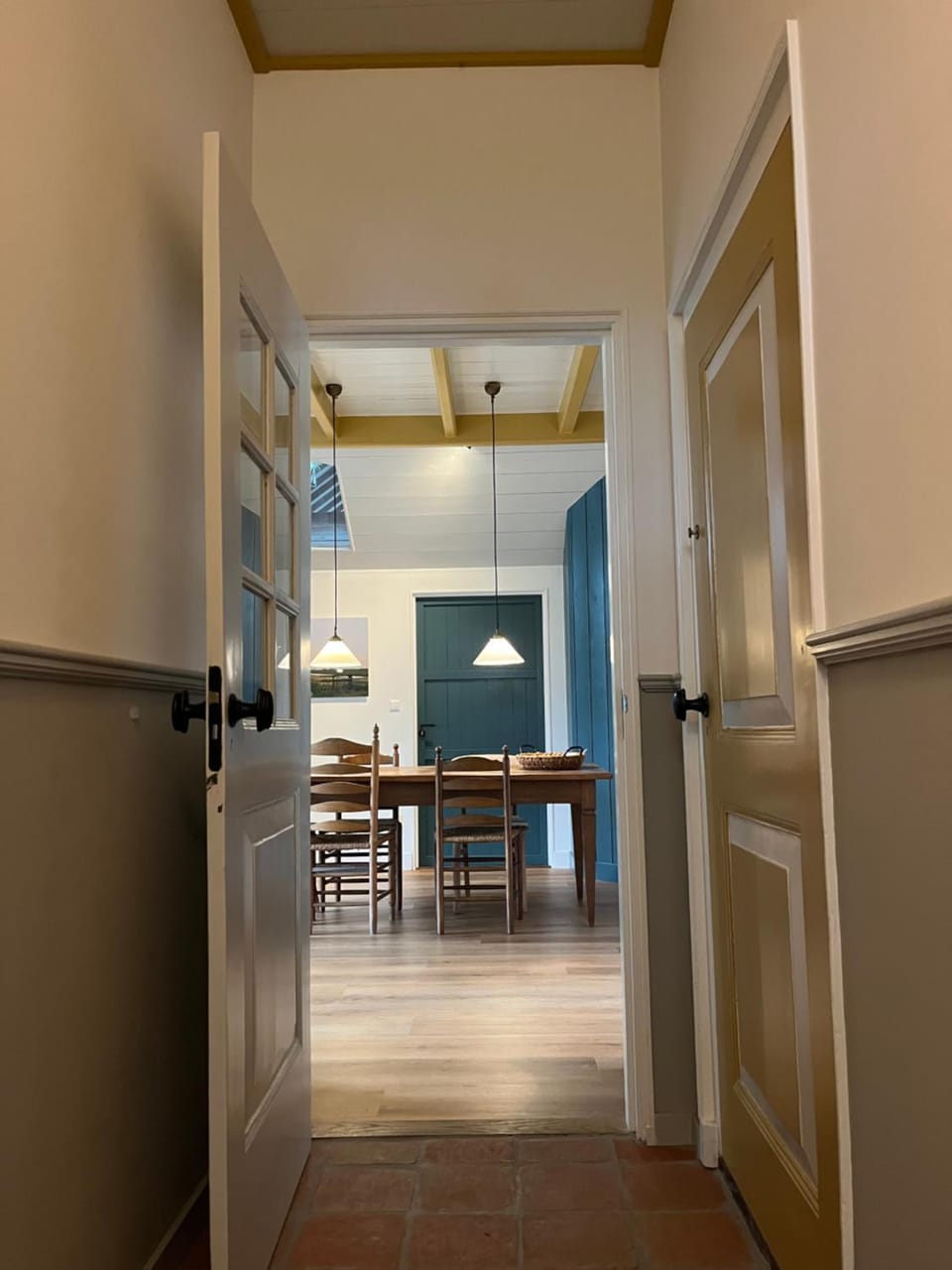 Kitchen or kitchenette, Dining area