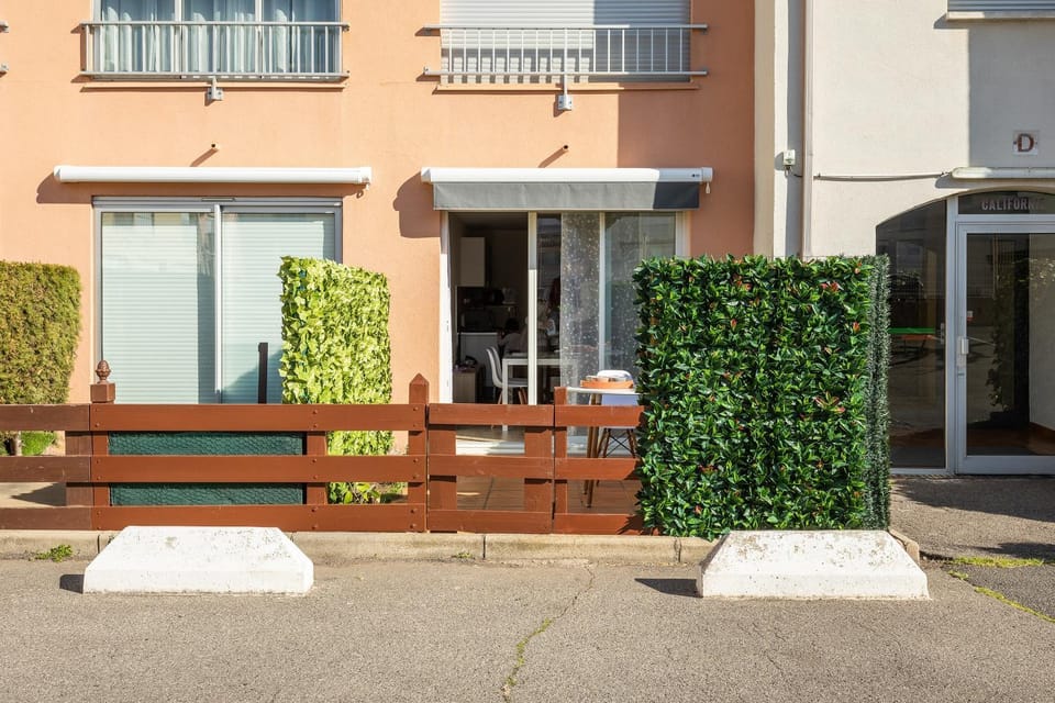 Property building, Garden view