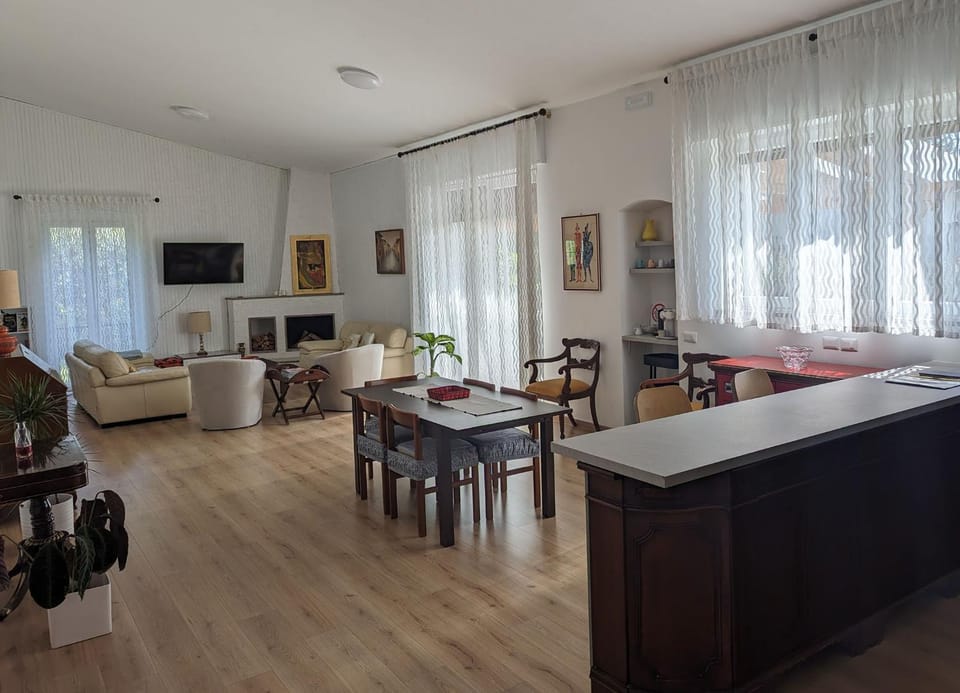 Communal lounge/ TV room, Lounge or bar, Dining area, Lunch