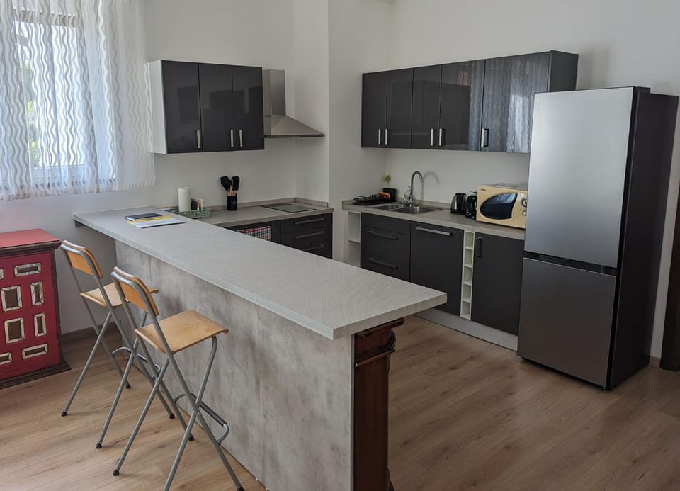Kitchen or kitchenette, dishwasher, microwave, stove