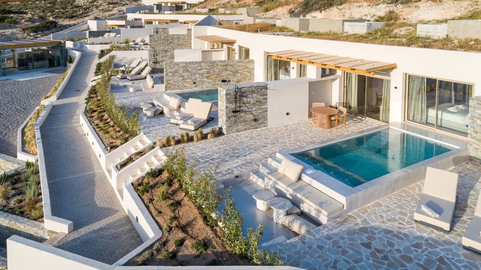 Property building, Patio, Swimming pool