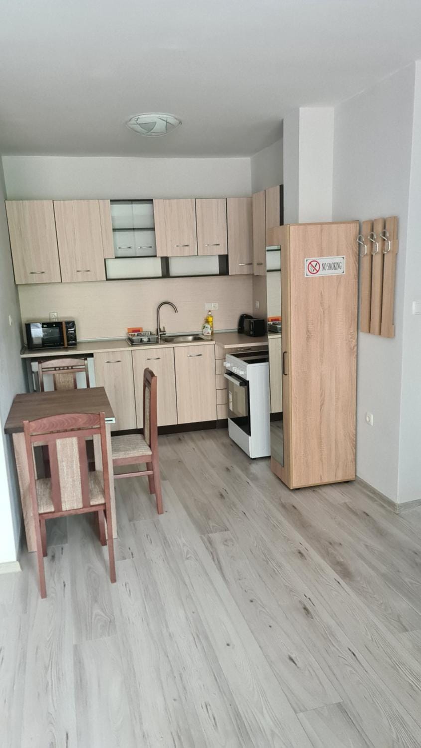 Kitchen or kitchenette, Dining area, pet friendly, stove, toaster