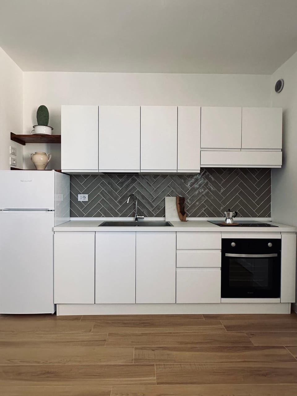 Kitchen or kitchenette, pet friendly, stove