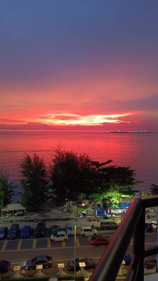 Melaka Seaview Puteri Beach - Mutiara Beach Resort Apartment in Malaysia