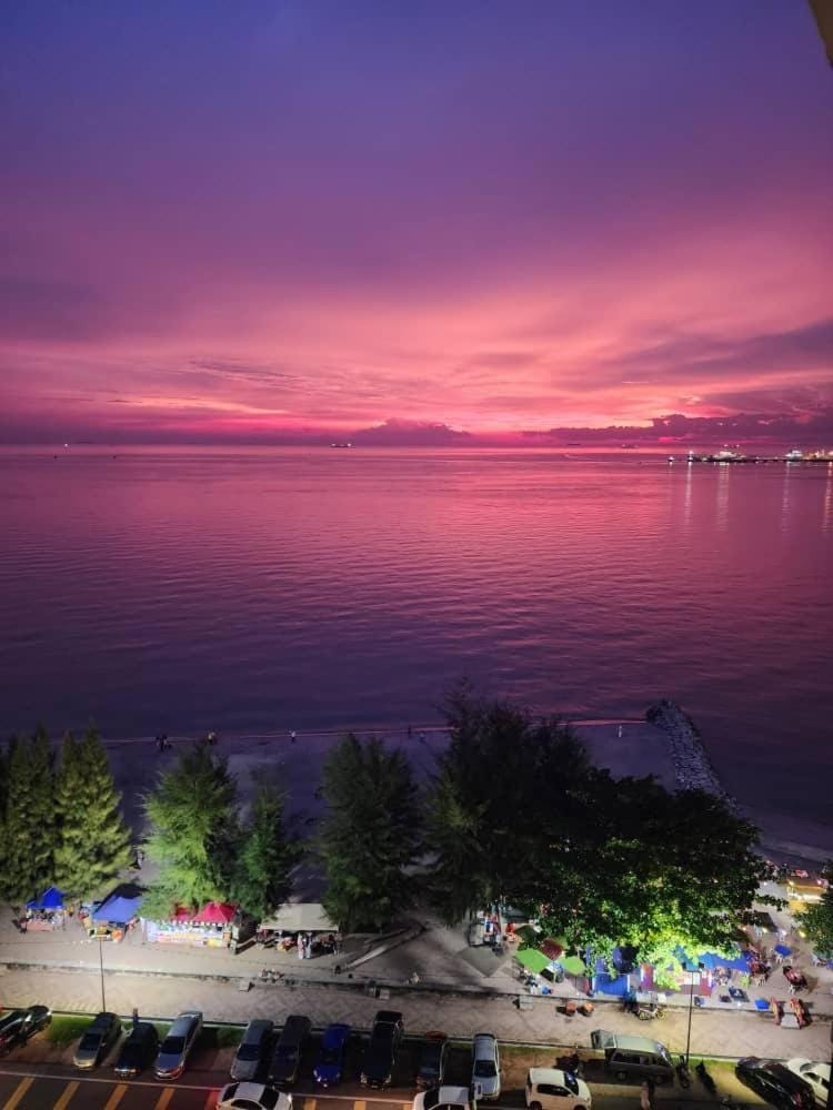 Melaka Seaview Puteri Beach - Mutiara Beach Resort Apartment in Malaysia