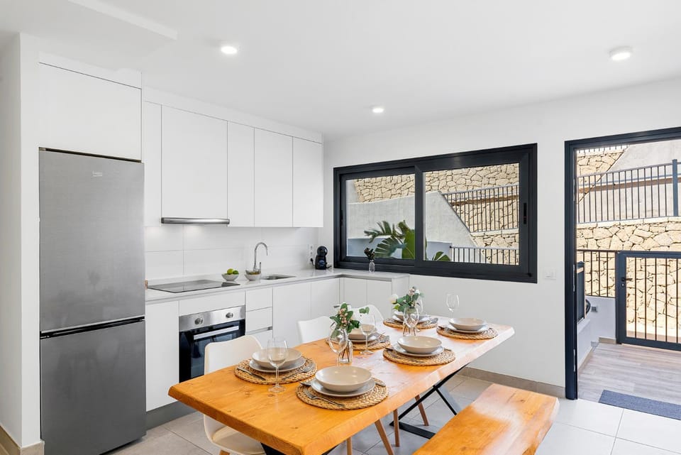 Kitchen or kitchenette, Dining area, pet friendly, stove